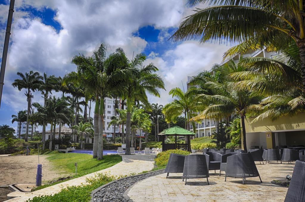 Hotel Makana Resort Tonsupa Exterior photo